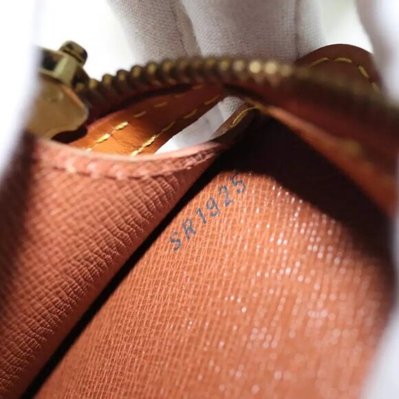 LOUIS VUITTON Epi Pochette Homme Clutch Bag - Picture 4 of 16